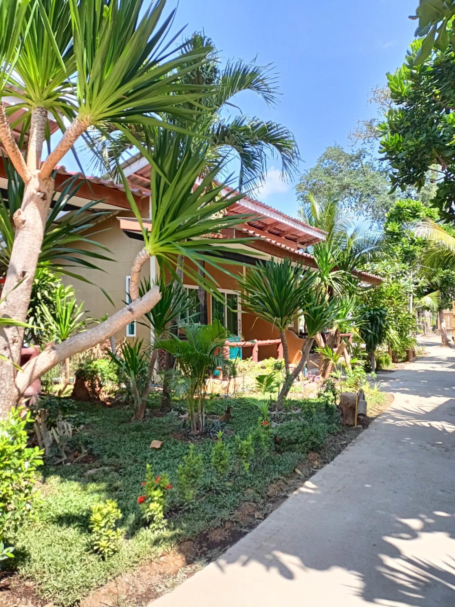 Sea Shell Beach Resort Koh Lanta Exterior photo