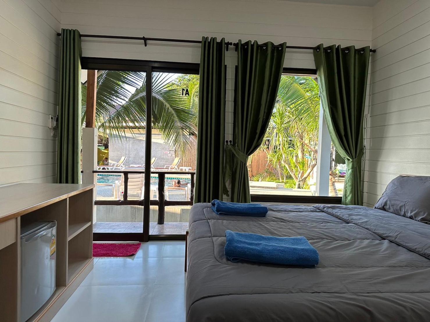 Sea Shell Beach Resort Koh Lanta Exterior photo